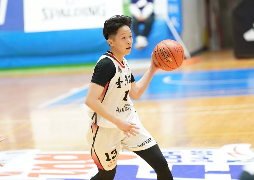 臺灣師大林佳蓉攻下全場最高23分外加10籃板。大專體總提供。下同。