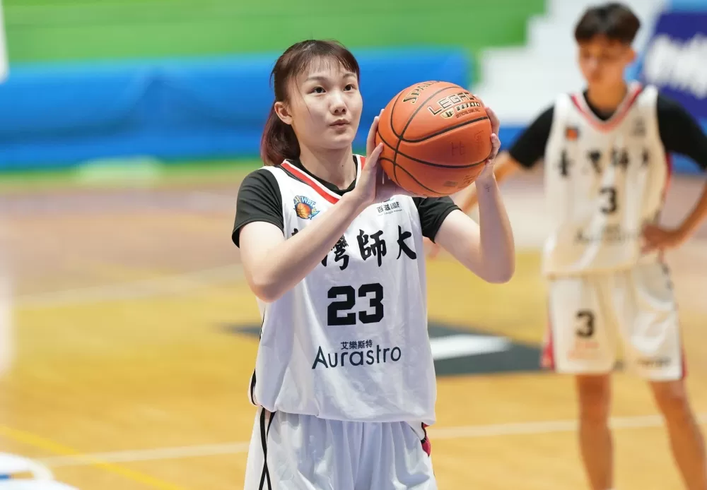 臺灣師大許絜晞14分8籃板。