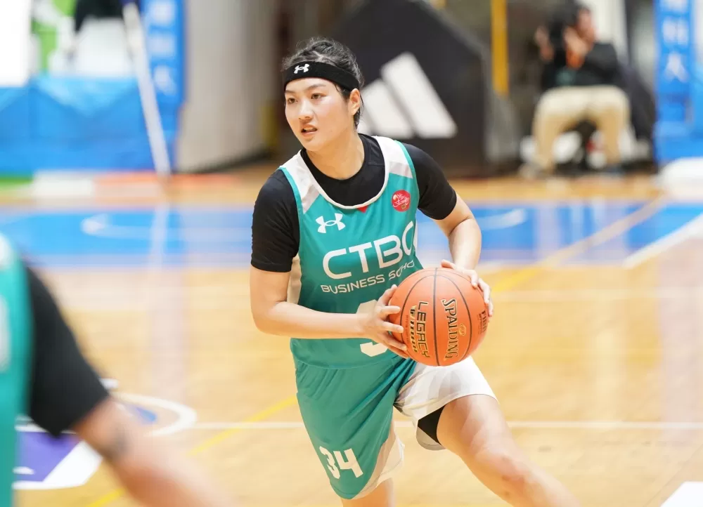 中信學院林妘樺16分12籃板5抄截。