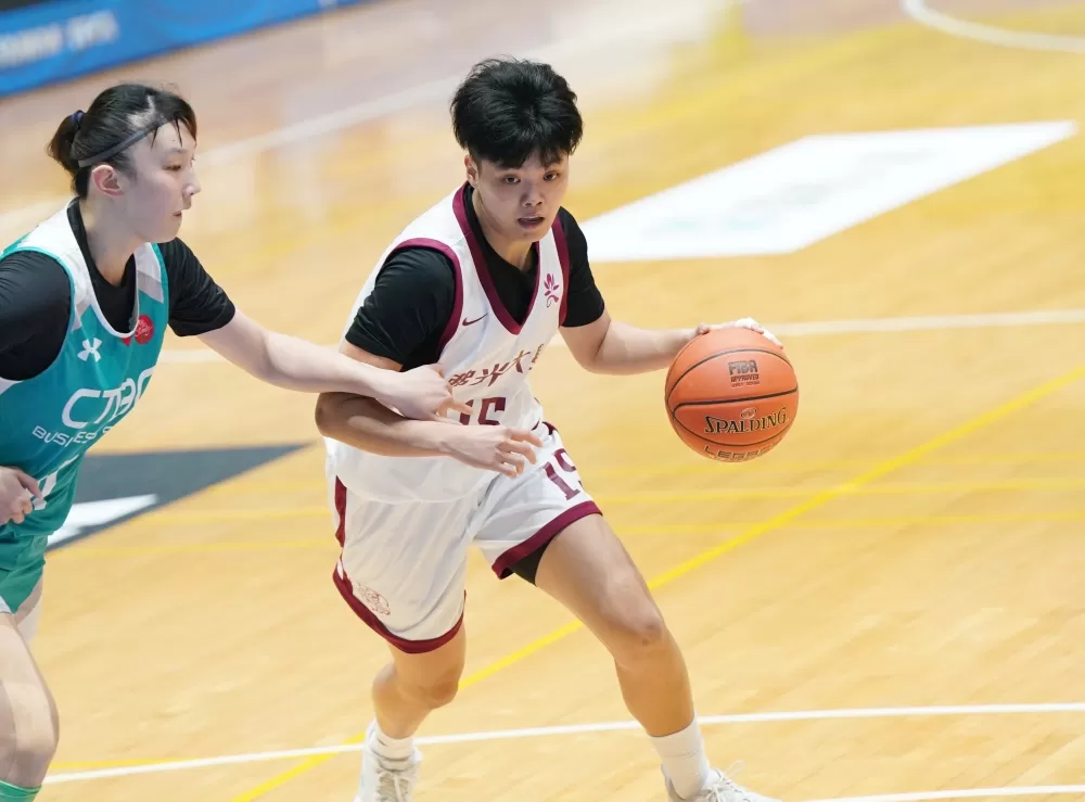 佛光大學陳丁綺13分12籃板。