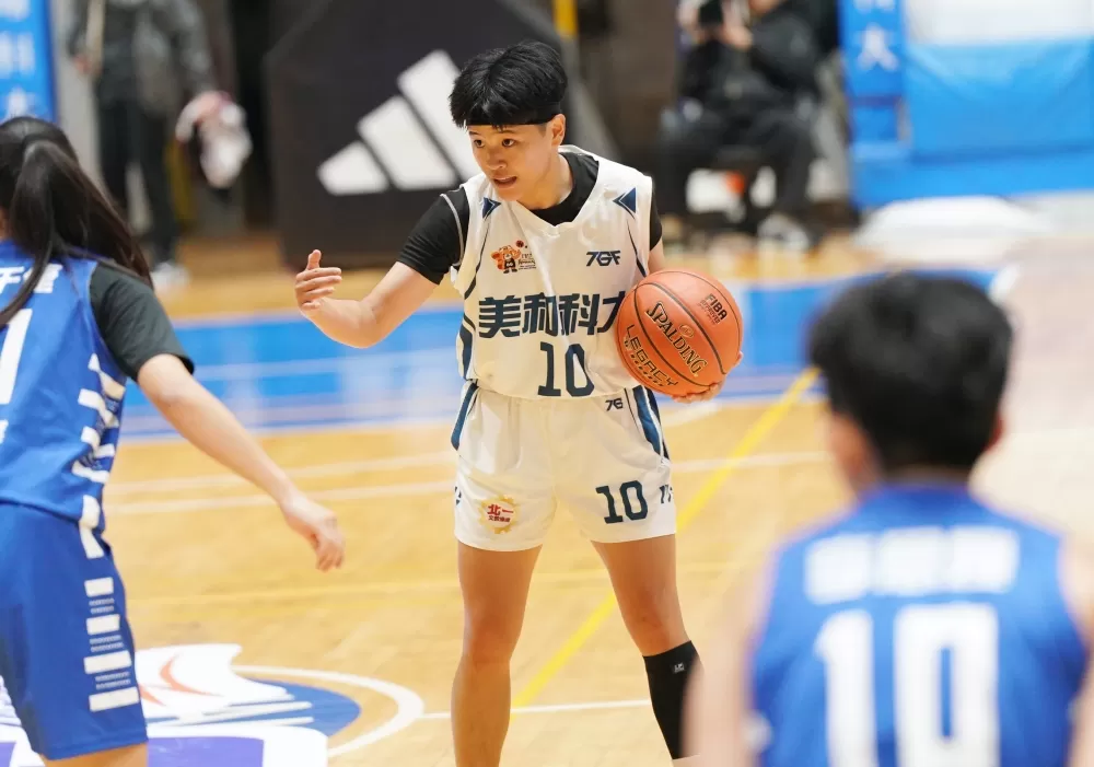 美和科大黃羽婷對上前東家臺體,攻下15分7籃板。大專體總提供。下同。
