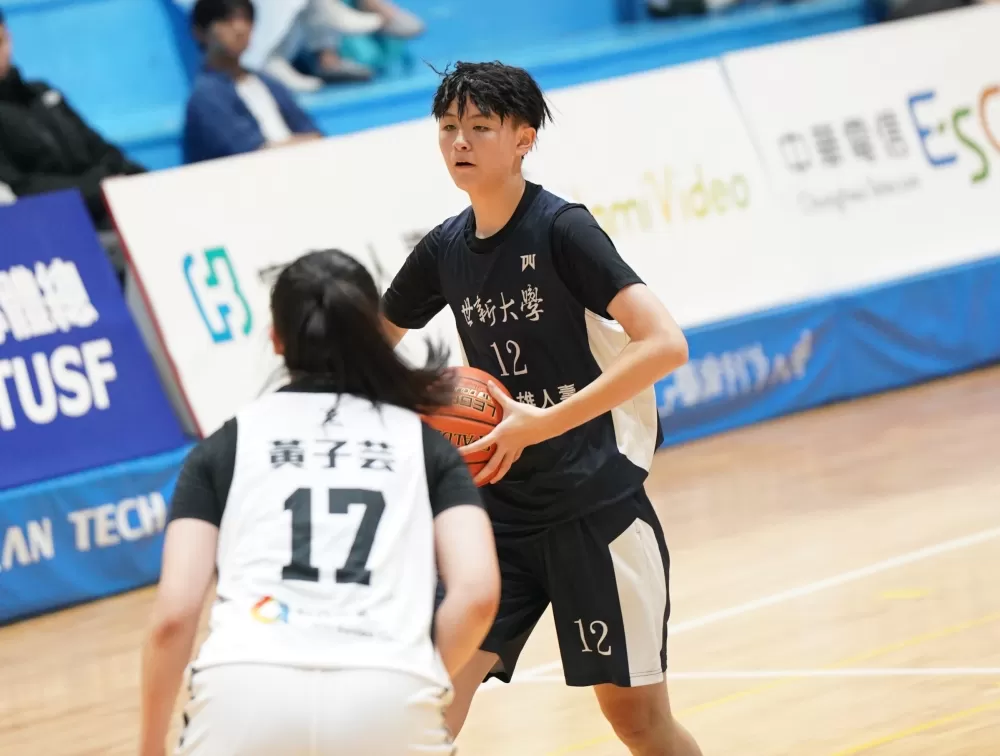 世新大學游沁樺9分13籃板。大專體總提供。下同。