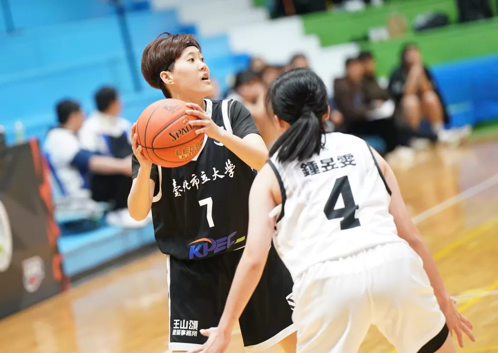 北市大學葉欣宜攻下23分含5記三分。大專體總提供。下同。