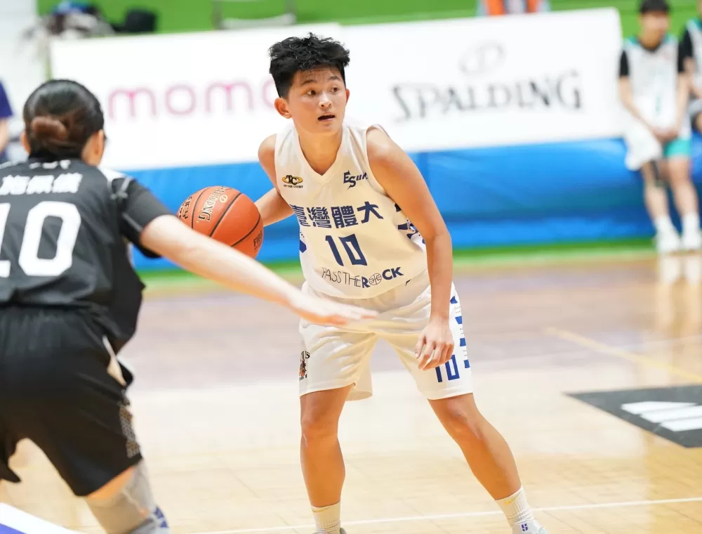 臺灣體大李思嬡18分5籃板。