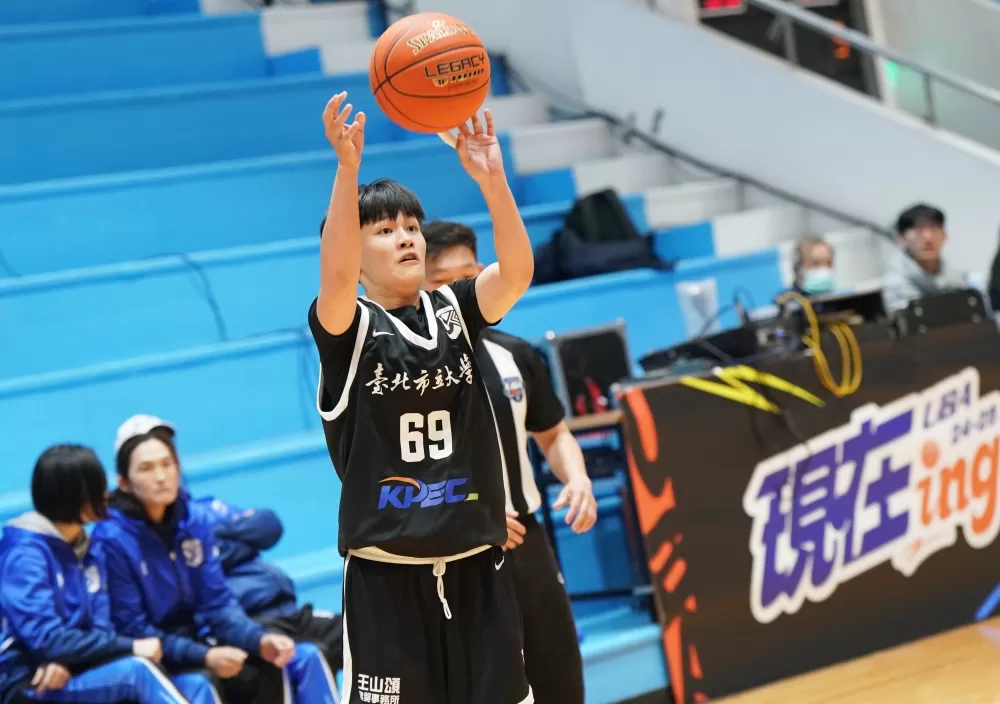 北市大學黃語瑄6外線23分。