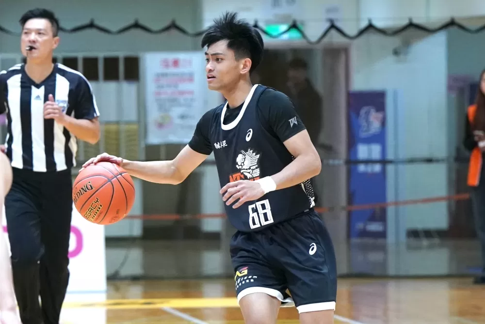 國立體大許廷崴13分8籃板。