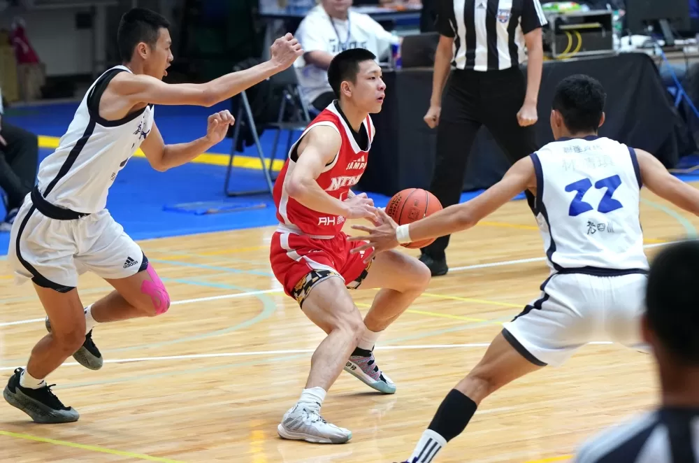 臺灣師大莊政隆27分8籃板5助攻7抄截。大專體總提供。下同。