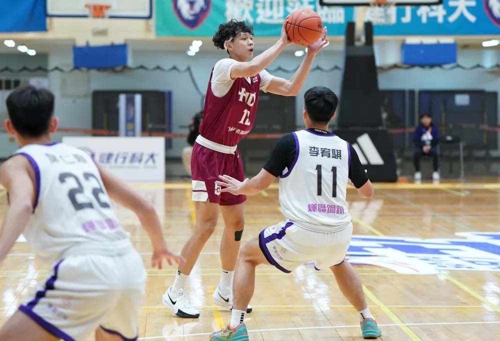 輔仁大學李盛新13分6籃板。