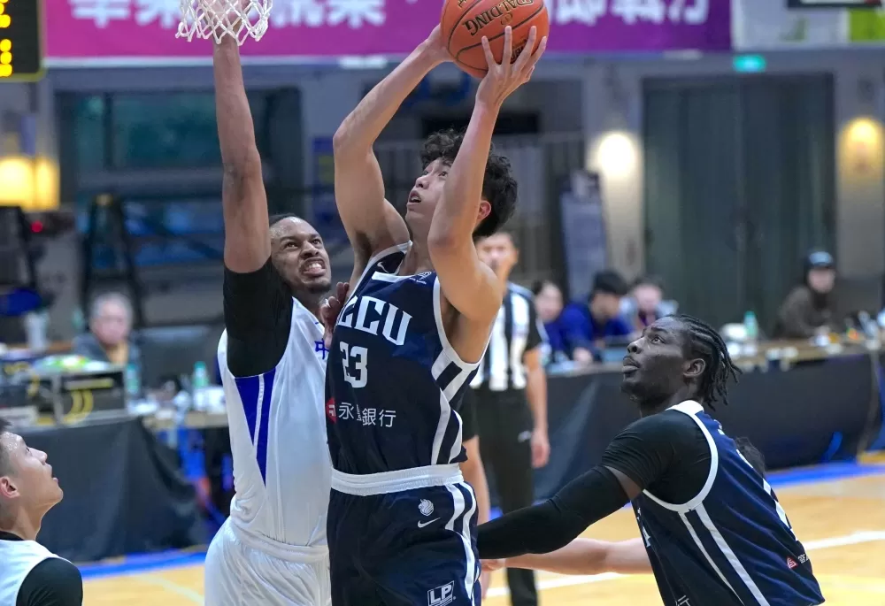 政治大學吳志鍇15分10籃板。