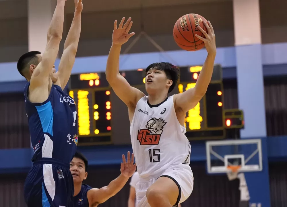 國體廖偉皓（右）7分。大專體總提供。下同。