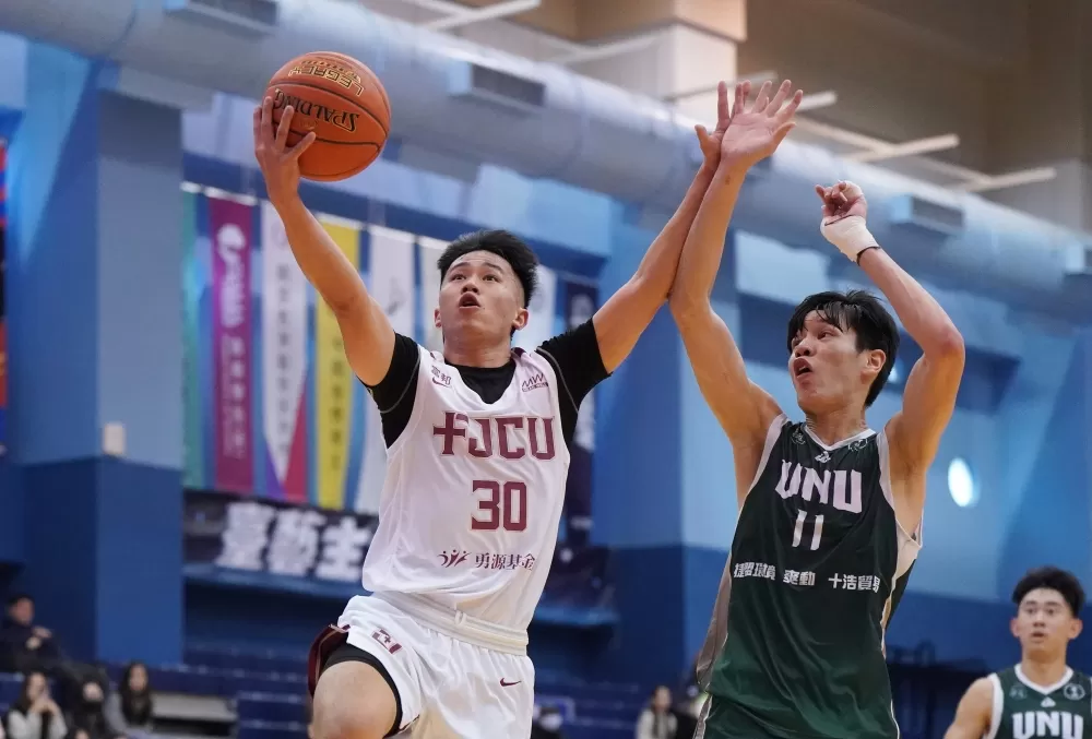 輔大陳晉垣（左）。