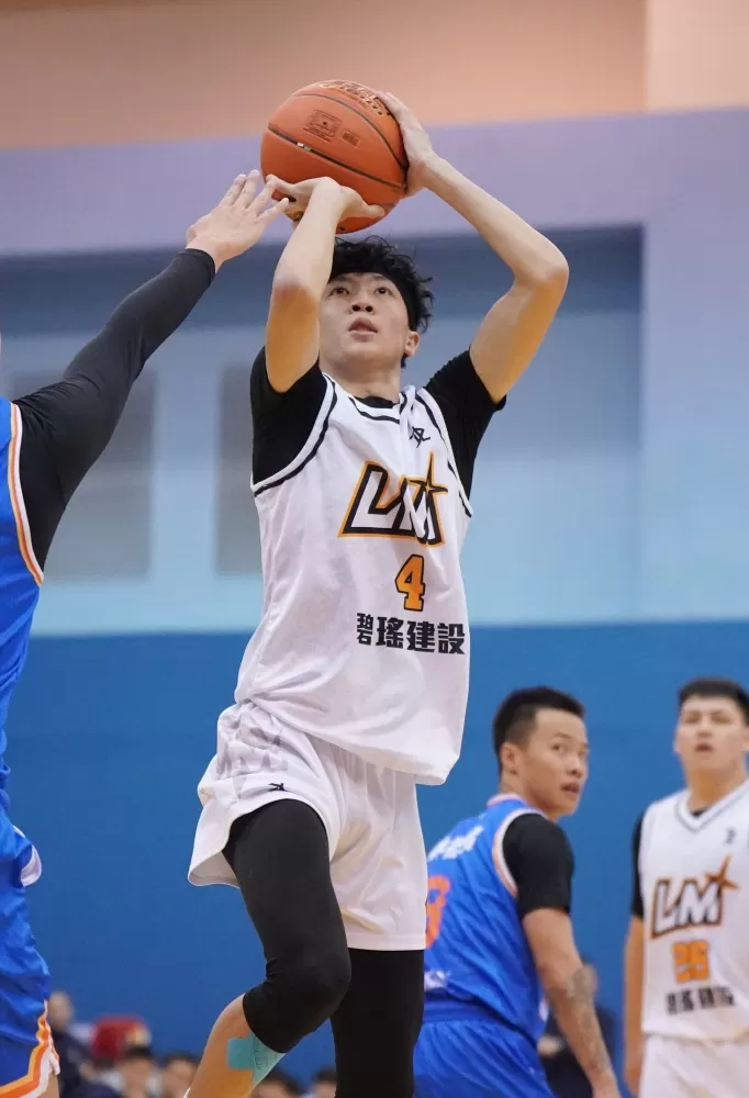 黎明王正睿19分8助攻。