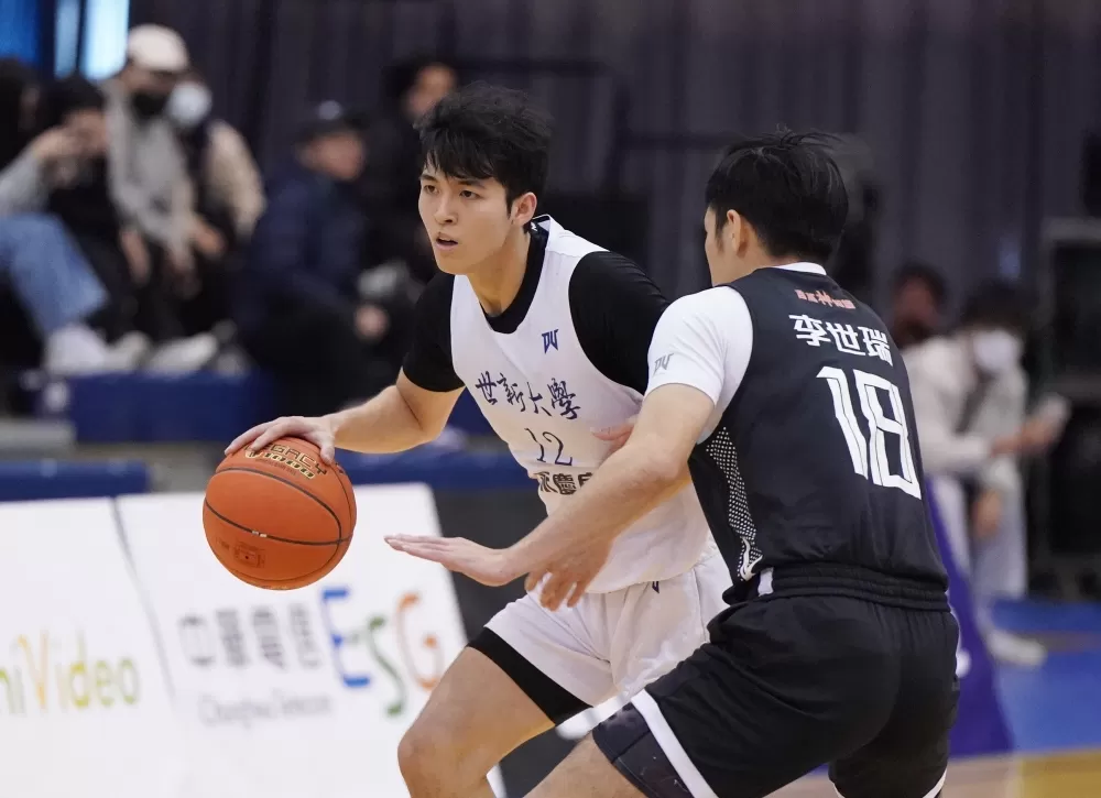 世新唐彥景(左)攻下全場最高22分。