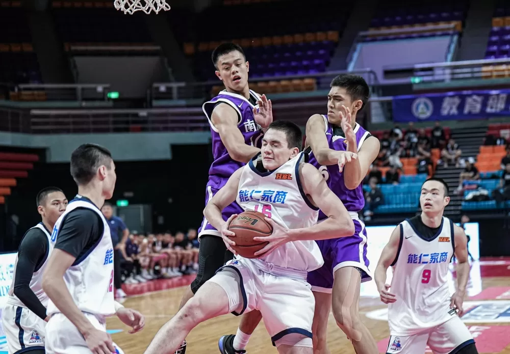 能仁傅雋堯11分14籃板雖仍「雙十」。