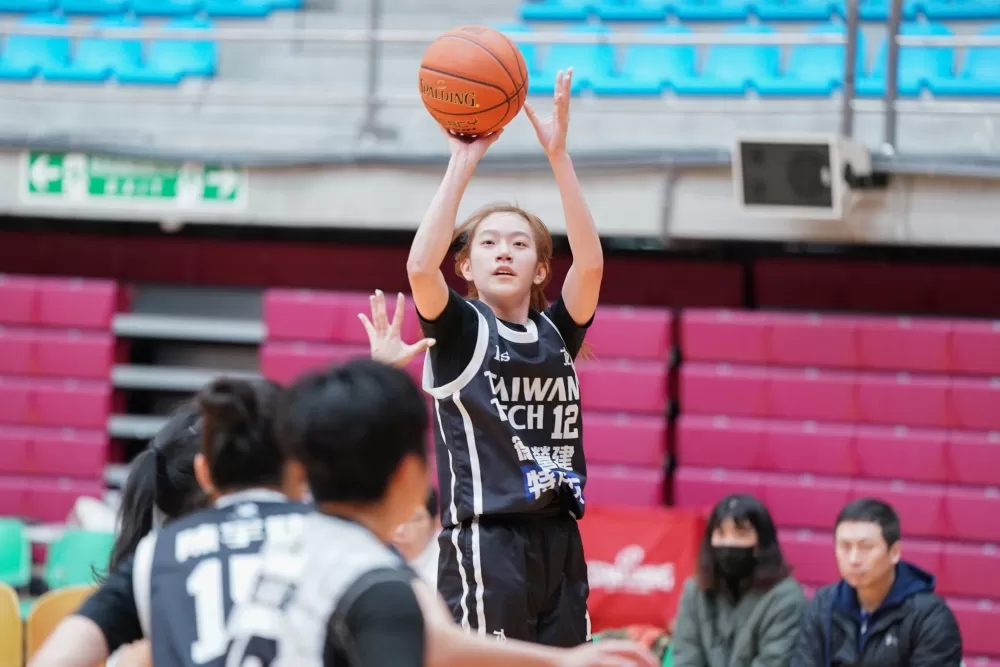 臺灣科大呂佳諺5籃板4助攻6抄截。