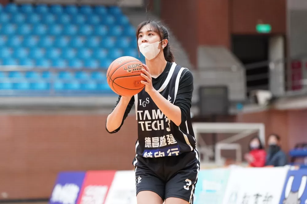 臺灣科大王禹雯13分8籃板。