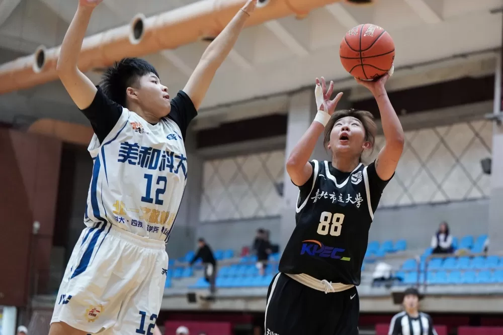 北市大學洪琪10分8籃板。
