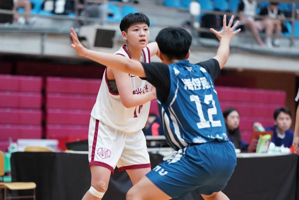 佛光大學陳佩伊8分10籃板。