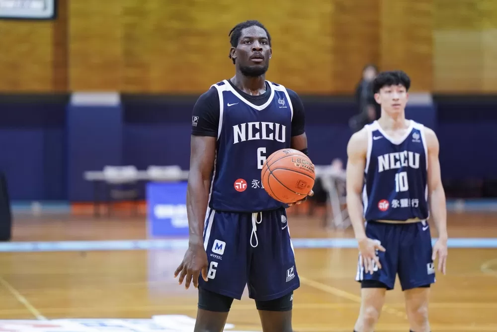 政治大學盛岦24分13籃板。
