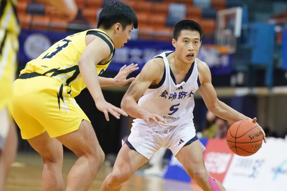 高雄師大李又成11籃板4阻攻。