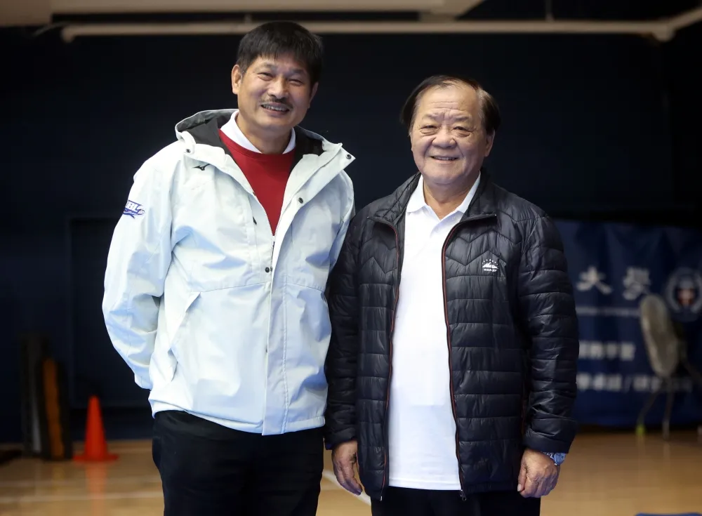 章金榮(右)和大專體總秘書長余清芳。林嘉欣/攝影。