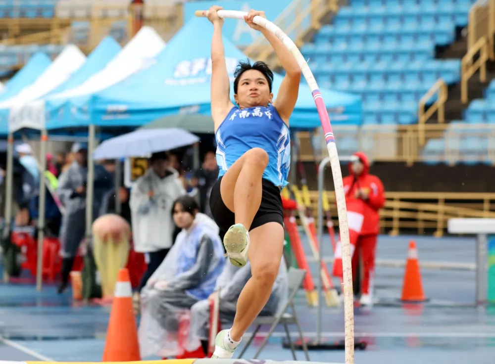 國女撐竿跳高林語萱3公尺54創最佳破大會。林嘉欣／攝影。