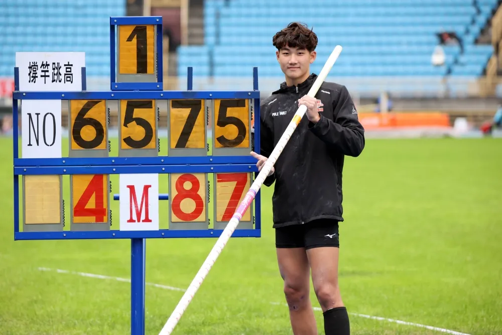黃优弘以4公尺87奪金破大會。林嘉欣/攝影。