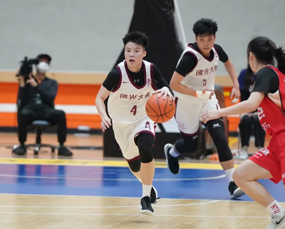 佛光李宜樺最後1分多鐘貢獻4分、關鍵抄截。