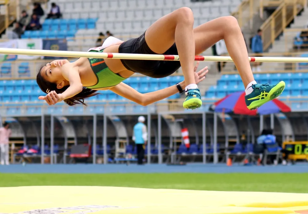 劉子渝雙破大會奪雙金並達標U15世中運。林嘉欣/攝影。