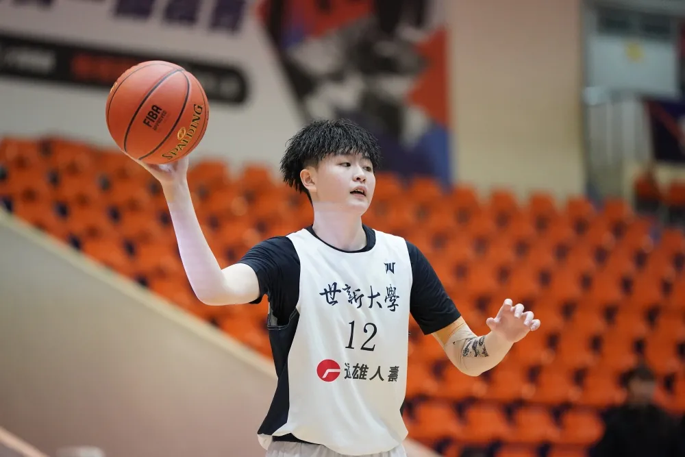 世新游沁樺在此役成就UBA女一級阻攻紀錄。