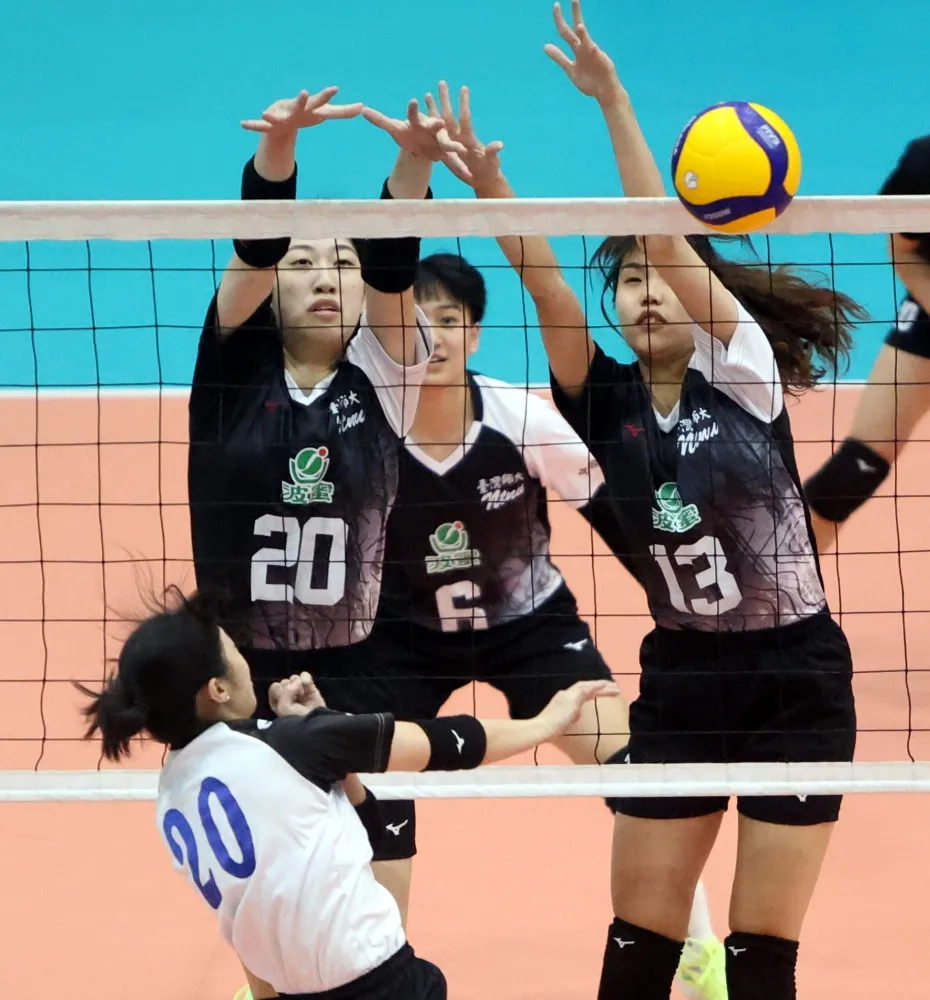 臺師大(攔網者)6連勝。林嘉欣／攝影。