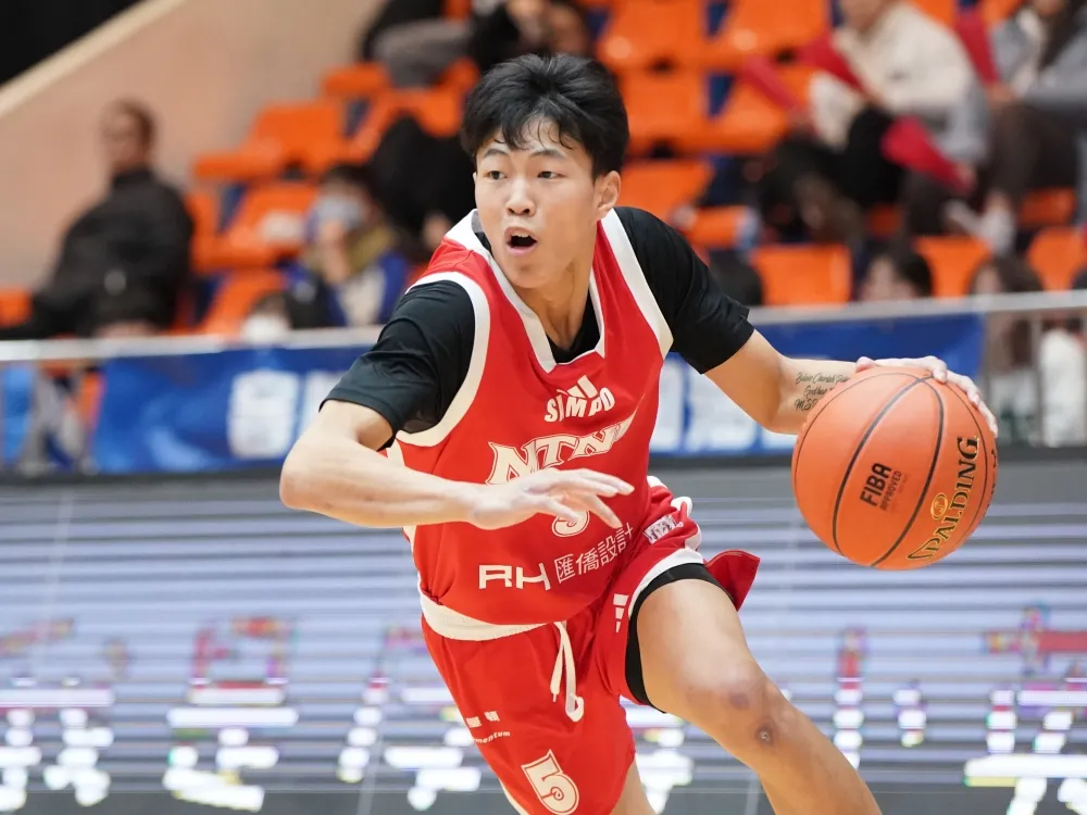 臺灣師大莊杰閎10分4抄截，含最後定調的抄截上籃得分。大專體總提供。下同。