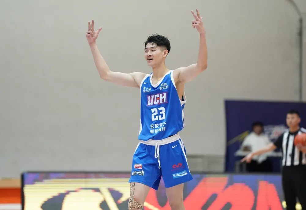 健行科大陳威宇7外線轟29分,雙寫個人UBA一級新高,另有9籃板。大專體總提供。下同。