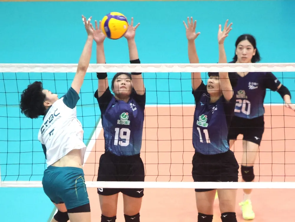 臺灣師大攔網精準。林嘉欣／攝影。