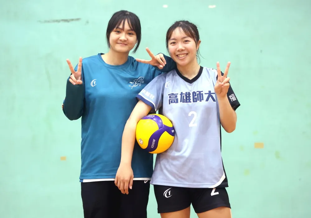 吳荷蓁(右)、吳佩茹姐妹檔想為高師拚UVL首冠。林嘉欣/攝影。