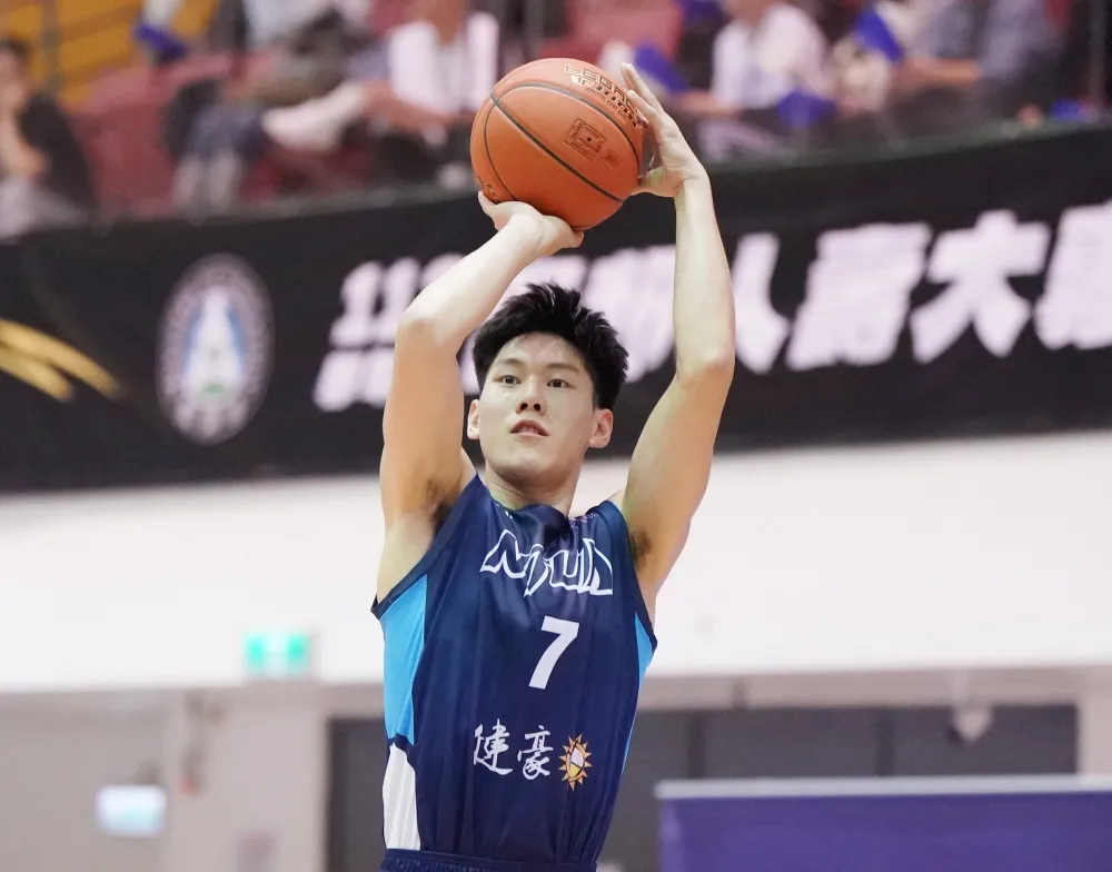 臺藝黃上銘8分8籃板。