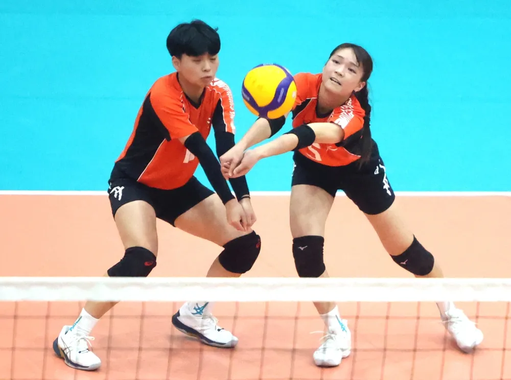 清大奮力救球。林嘉欣／攝影。