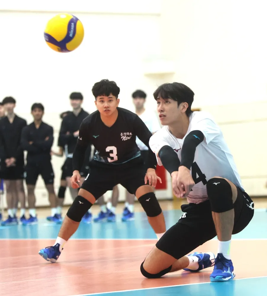 臺師「小温」温逸凱(右)攻守俱佳得27分。林嘉欣/攝影。