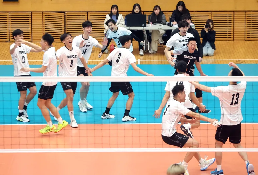 陽明交大隊史首勝國北教大超嗨。林嘉欣/攝影。