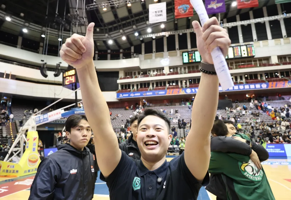 松山教練葉韋喬。