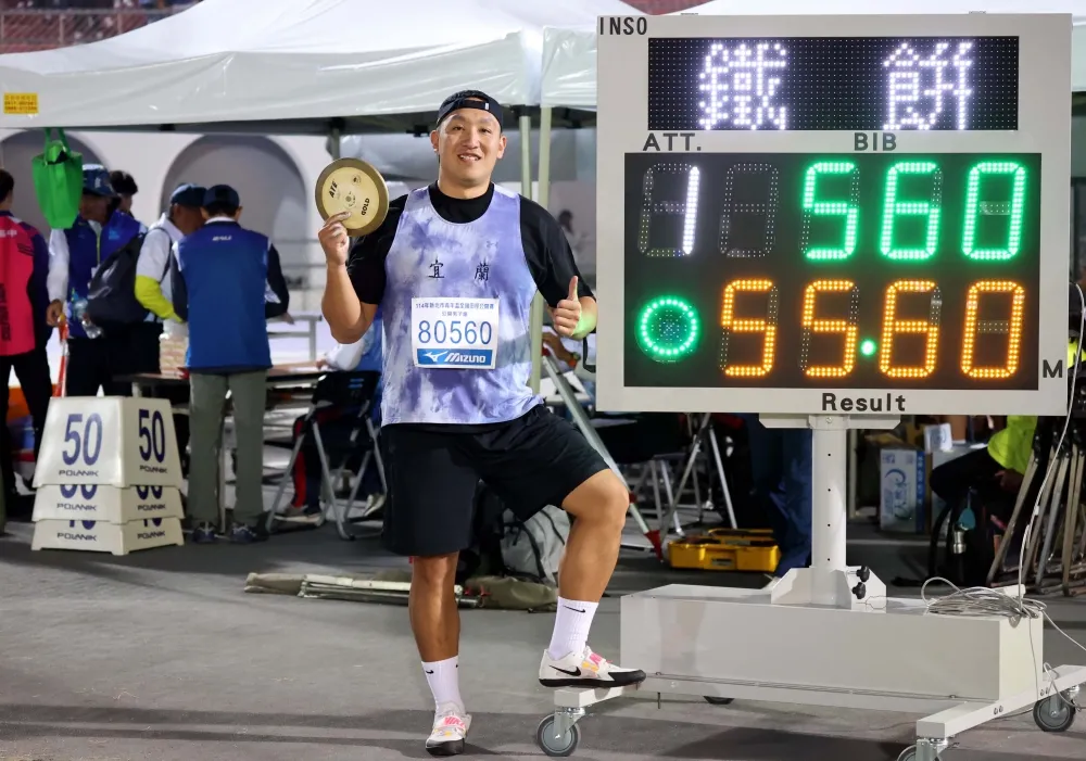 李慈雲55.60公尺打破高懸16年的大會紀錄。林嘉欣/攝影。