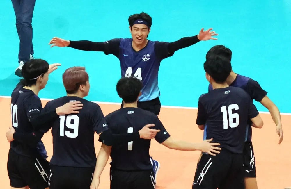 臺師重返冠軍戰超嗨。林嘉欣/攝影。