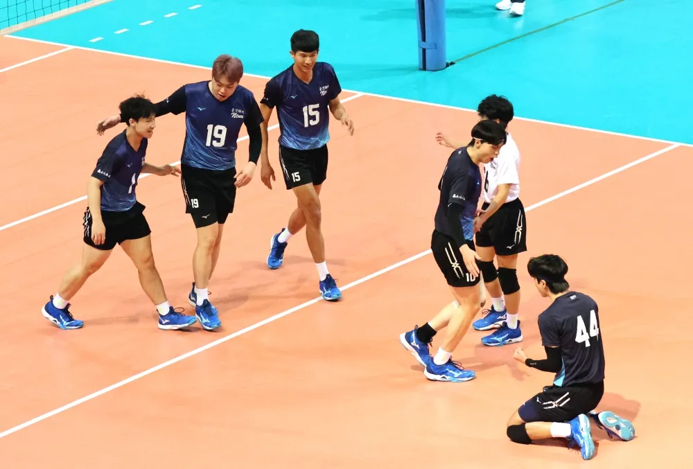 臺師重返冠軍戰超嗨。林嘉欣/攝影。