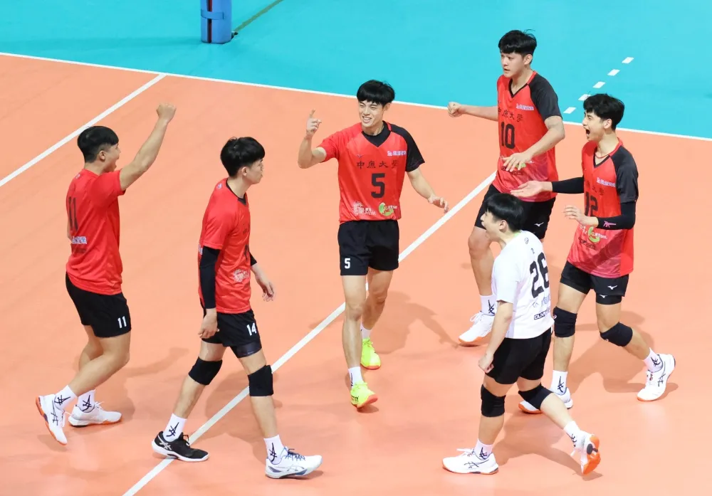 中原大學重返冠軍戰超嗨。林嘉欣／攝影。