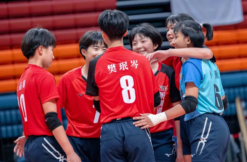 新園團隊互相鼓勵。