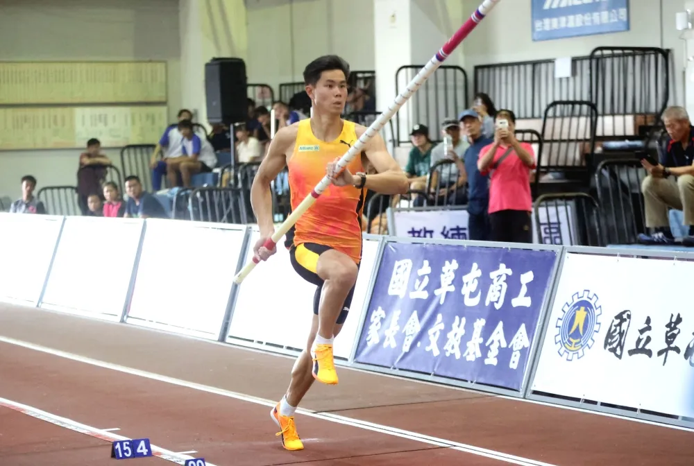 菲律賓E.J.Obiena以5.62毫無懸念抱走金牌。林嘉欣／攝影。