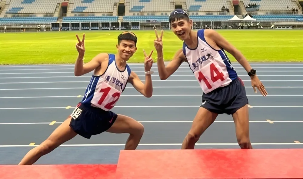 許嘉維(右)攜手學弟詹泳逵破全國。臺體大中長跑／提供。