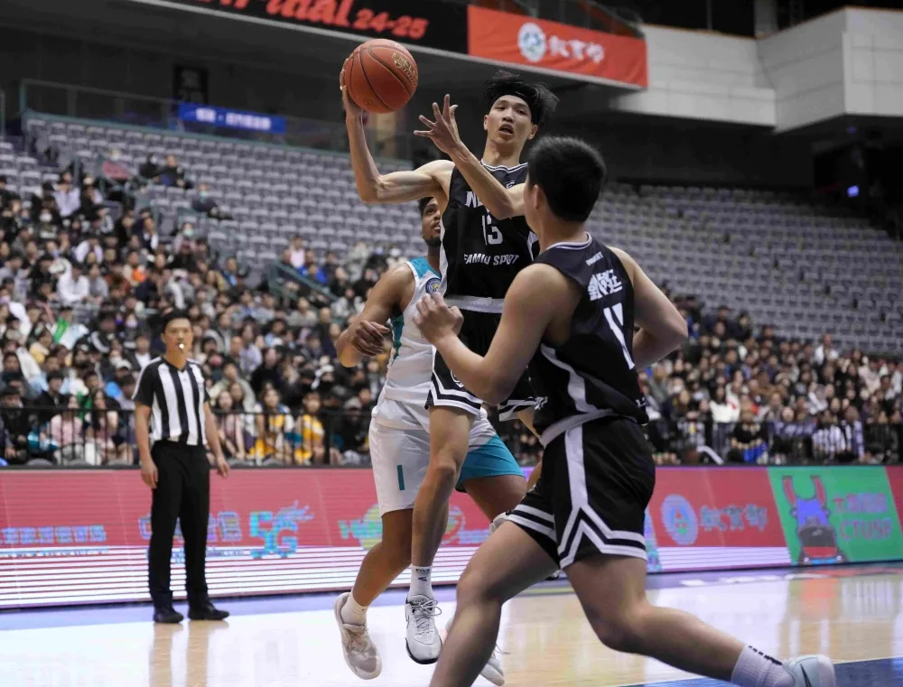 中興大學陳新翰19分16籃板。