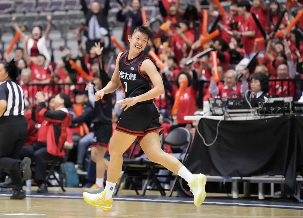 東吳大學臧釩均攻下10分。