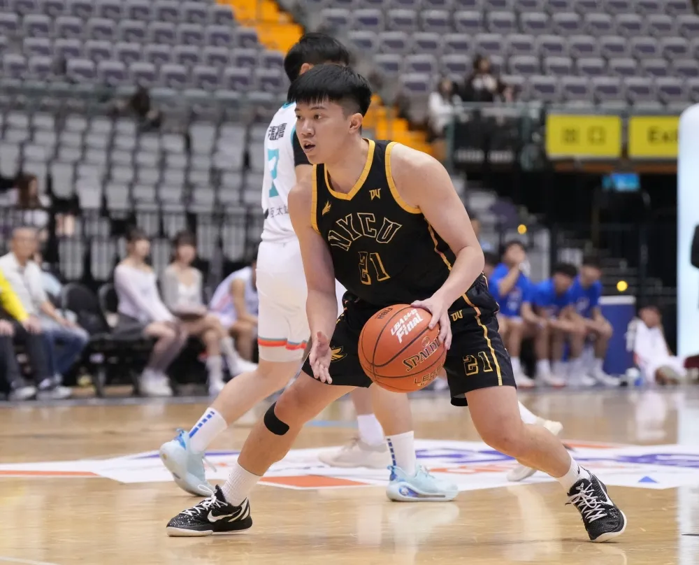 陽明交大陳韋名攻下30分。